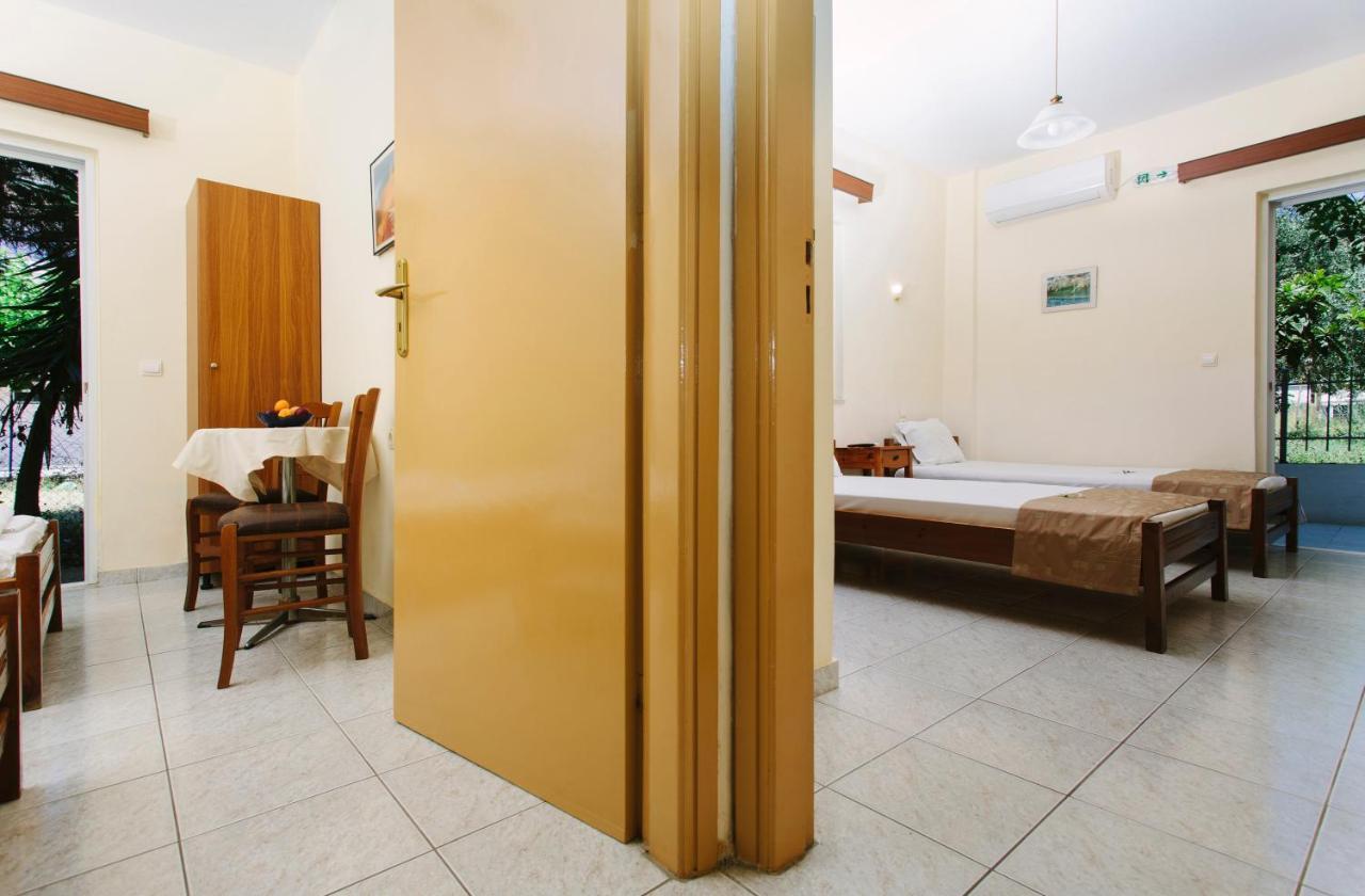 Hotel Loula Rooms And Apartments Kamena Vourla Exterior photo