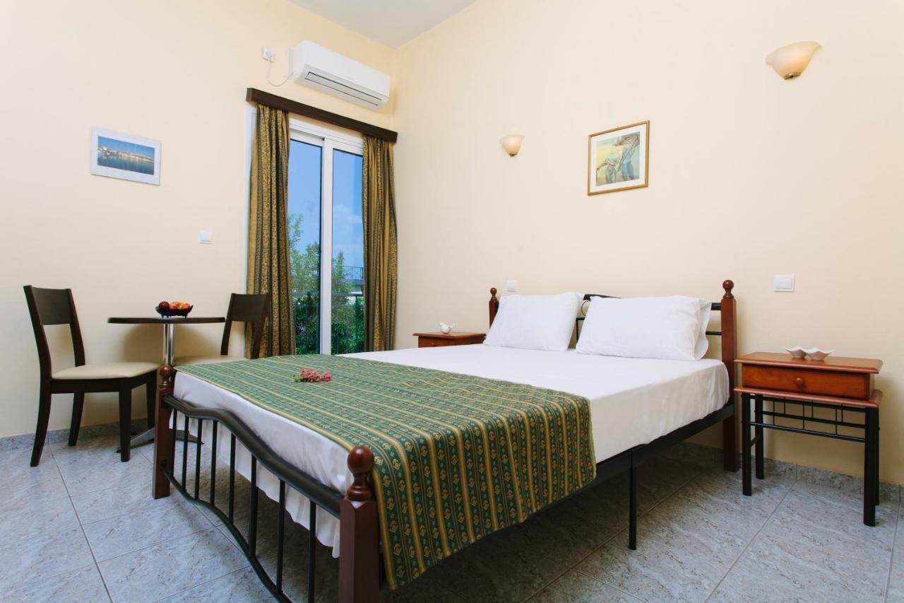 Hotel Loula Rooms And Apartments Kamena Vourla Exterior photo