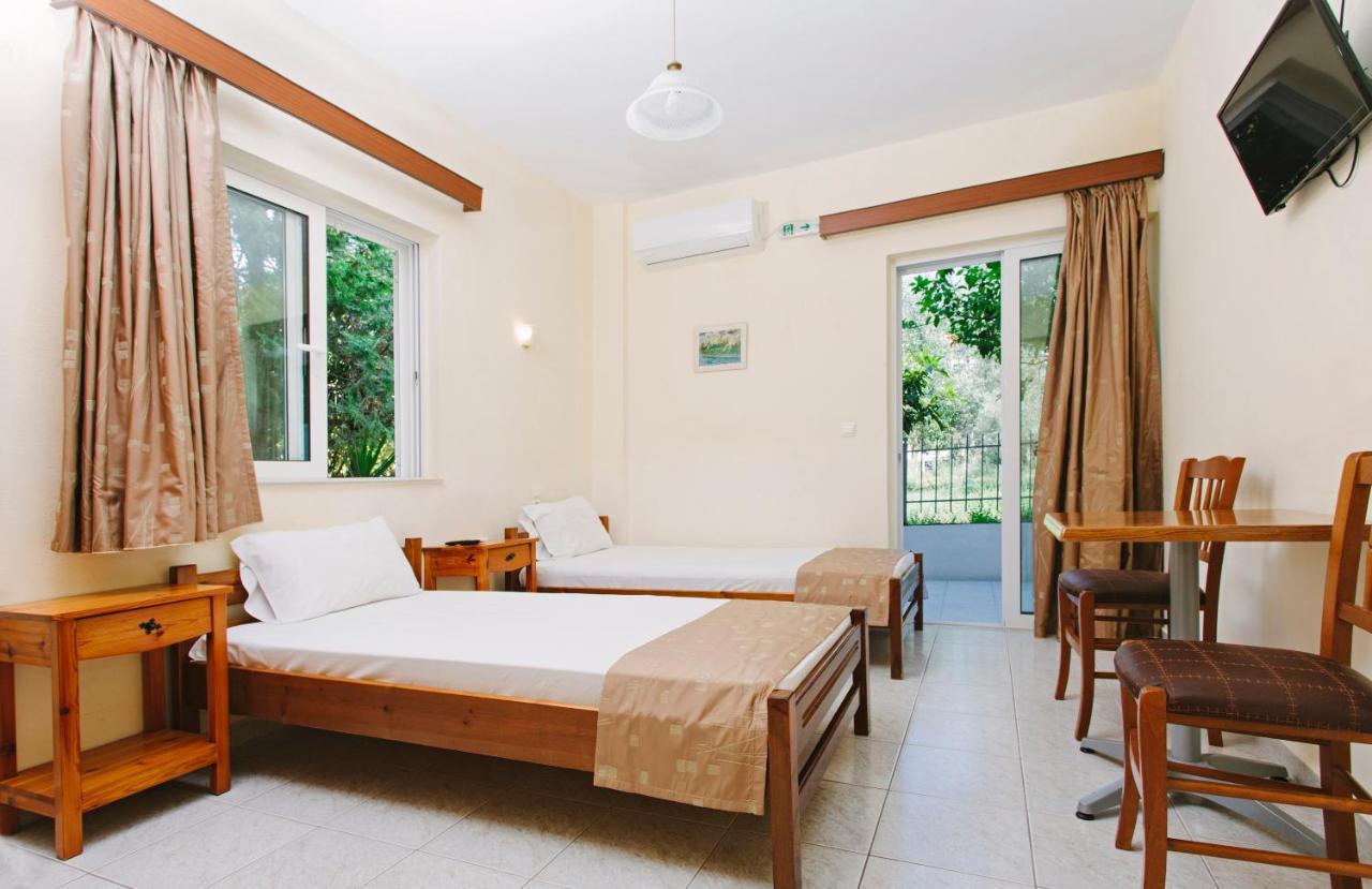Hotel Loula Rooms And Apartments Kamena Vourla Exterior photo