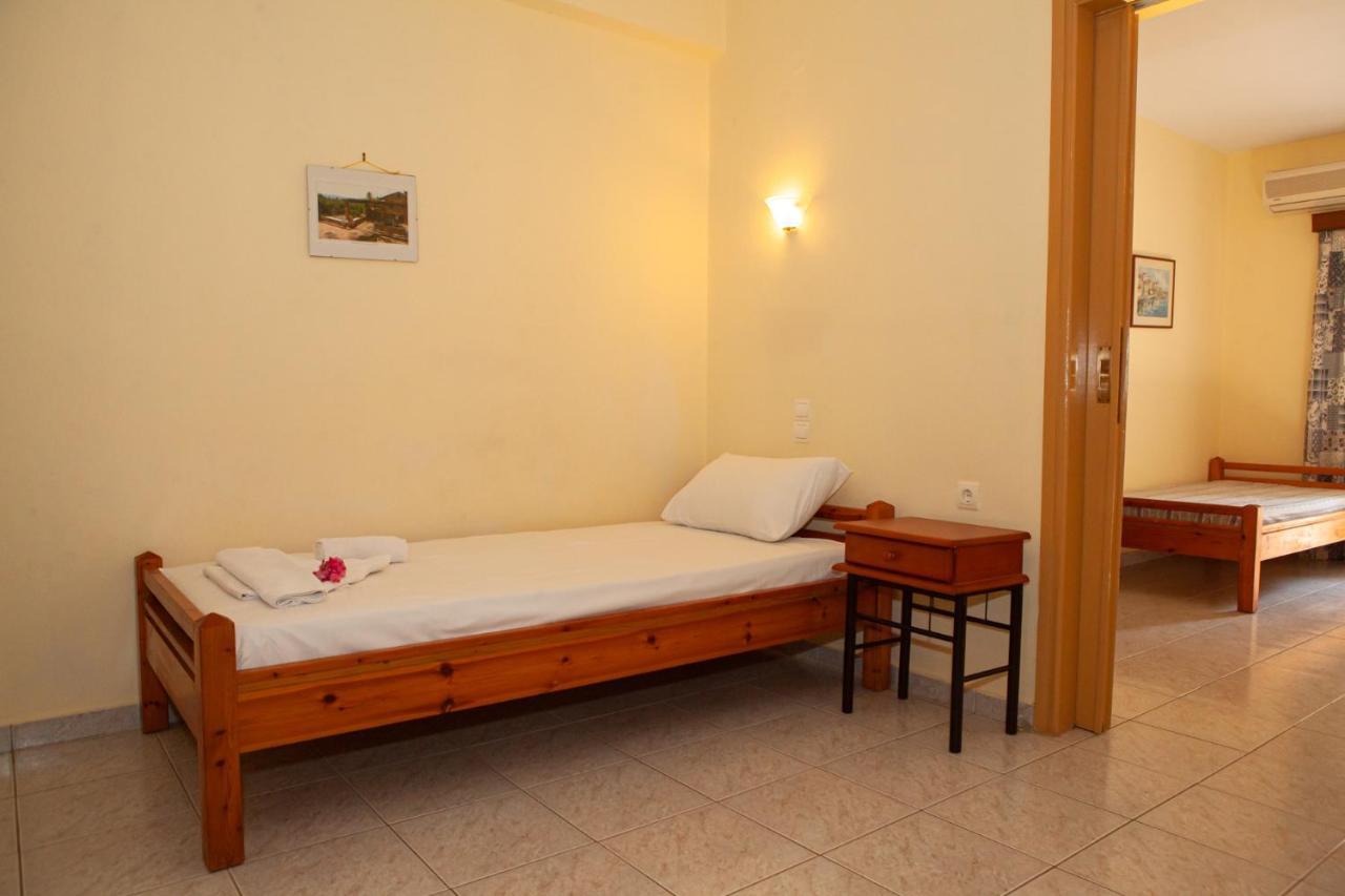 Hotel Loula Rooms And Apartments Kamena Vourla Exterior photo