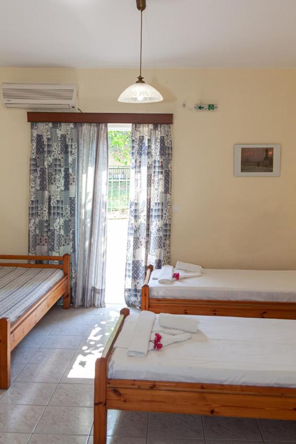 Hotel Loula Rooms And Apartments Kamena Vourla Exterior photo