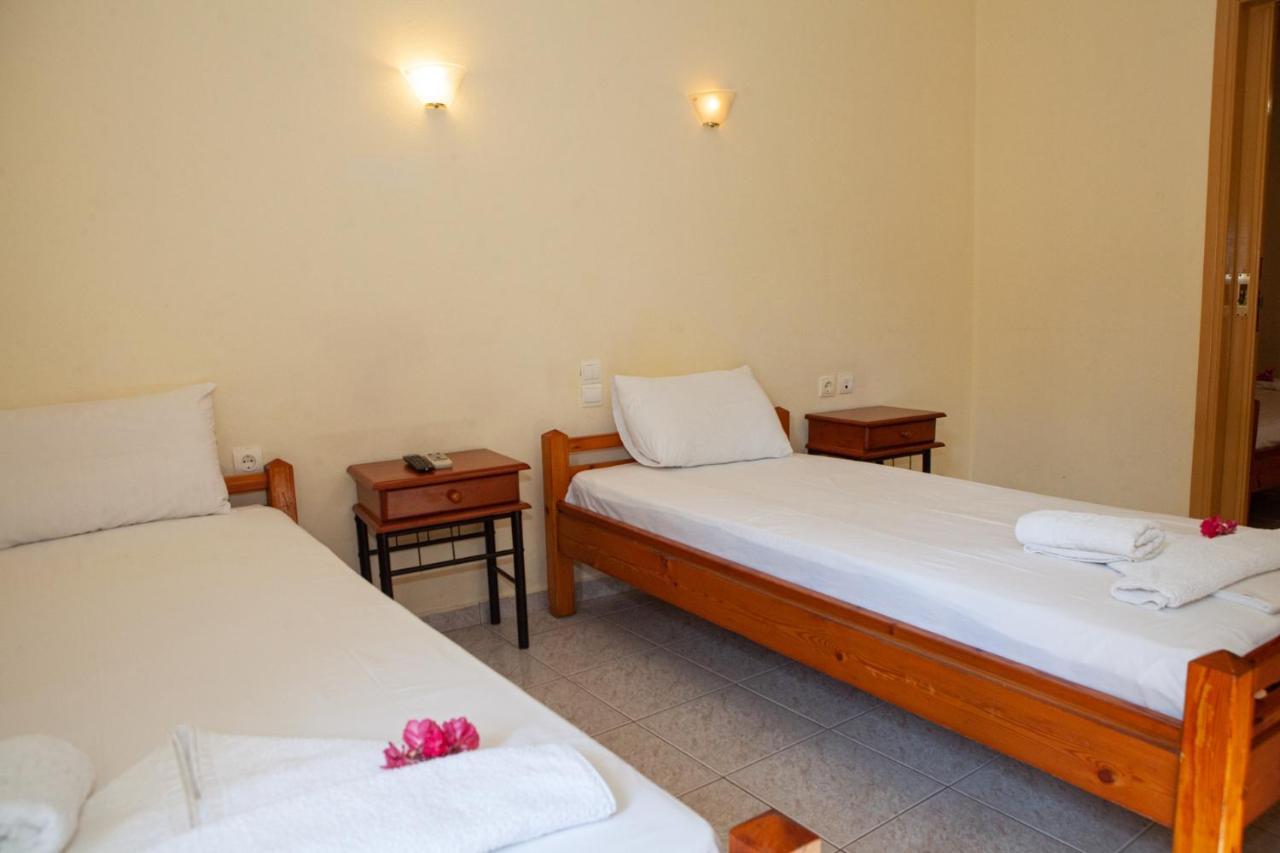 Hotel Loula Rooms And Apartments Kamena Vourla Exterior photo