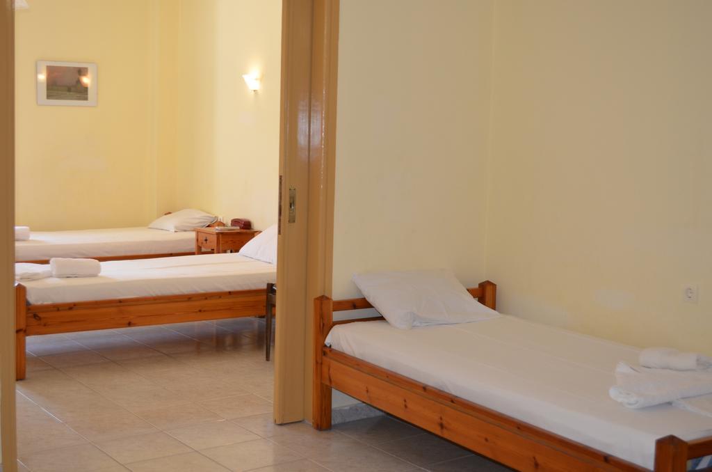 Hotel Loula Rooms And Apartments Kamena Vourla Room photo
