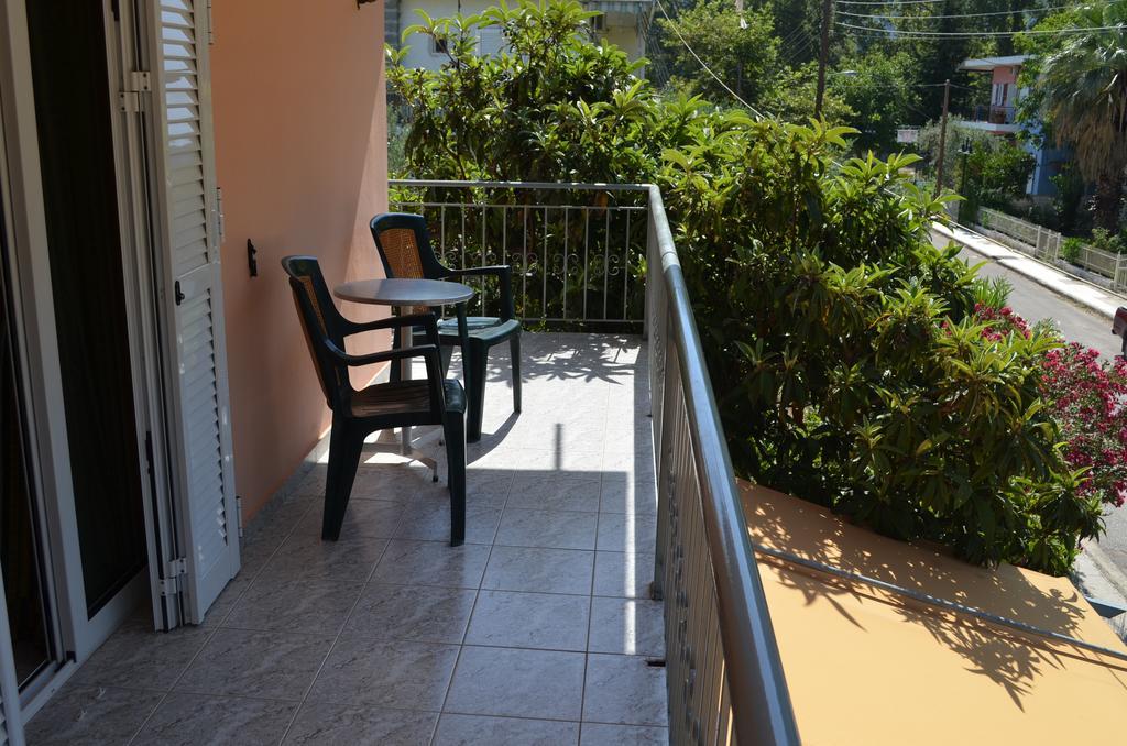 Hotel Loula Rooms And Apartments Kamena Vourla Room photo